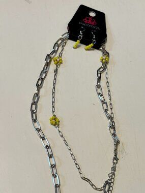 Paparazzi Yellow Daisy Layered Chain Necklace & Earrings Set NWT Silver Tone
